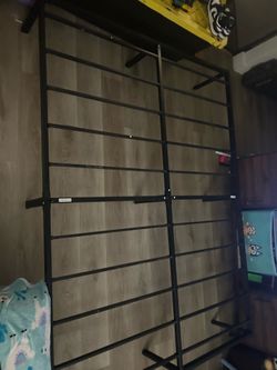 Metal bed frame