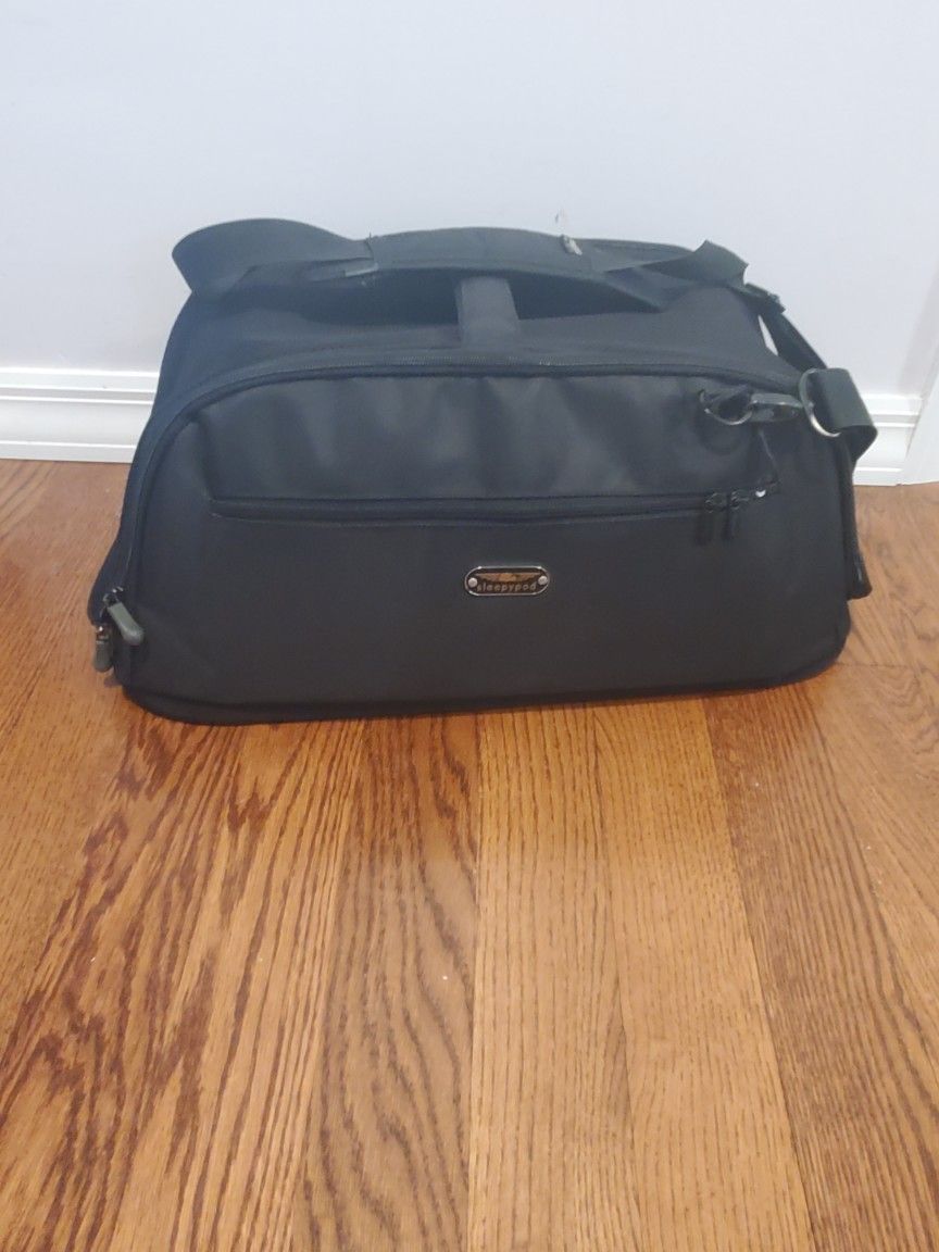 Sleepypod Air Pet Bed Dog Cat Airline Traveler Carrier with Shoulder Strap for cat or small dog