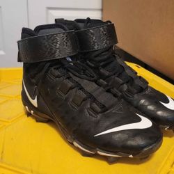 Nike football cleats mens size 7.5