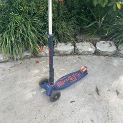Micro Maxi Kickboard Scooter 