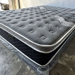 12in Cal King or King Size Oasis Thermo Jumbo Pillow Top Mattress and Boxspring 