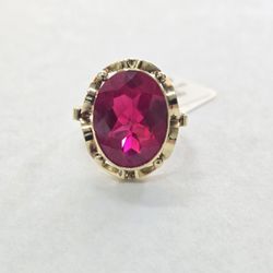 14kt Gold Red Oval Stone Ring 