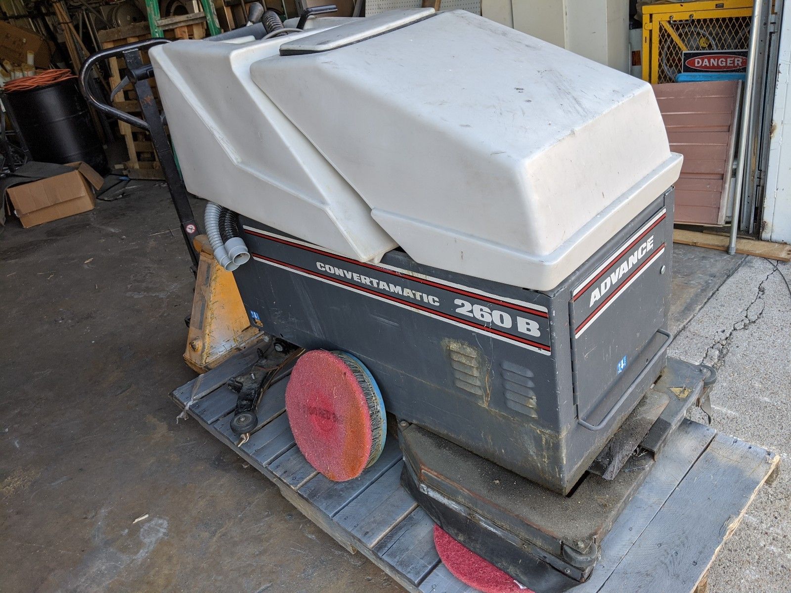 Used Advance Convertamatic 260B Floor Scrubber for Sale in Hurst, TX OfferUp