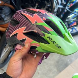 Specialized Kids Helmet 