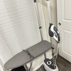 Steam Iron With Stand