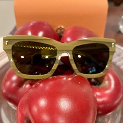 New Never Worn-Tory Burch Sunglasses 