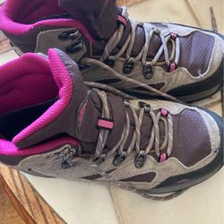Woman’s High Sierra Hiking Boots