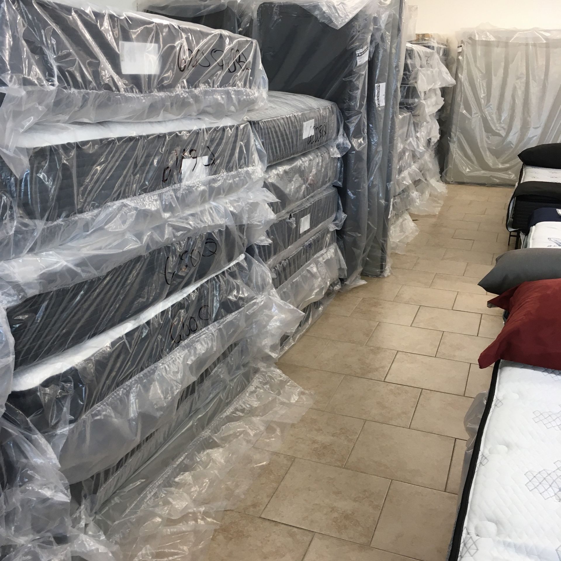 FALL CLEARANCE! BRAND NEW QUEEN MATTRESS SETS $129 AND UP! 10 MODELS UNDER $449