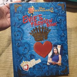 Descendants Evie's Fashion Book