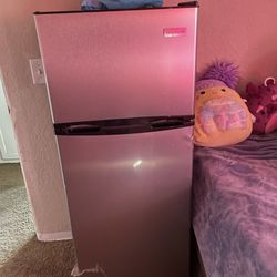 7.5 Cubic Foot Frigidaire Fridge 