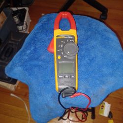 Fluke 376 Clamp Multimeter