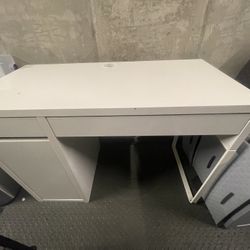 White Desk,