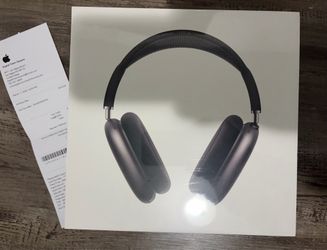 Black AirPods Maxes