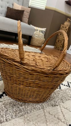 Wicker// basket // boho // accent