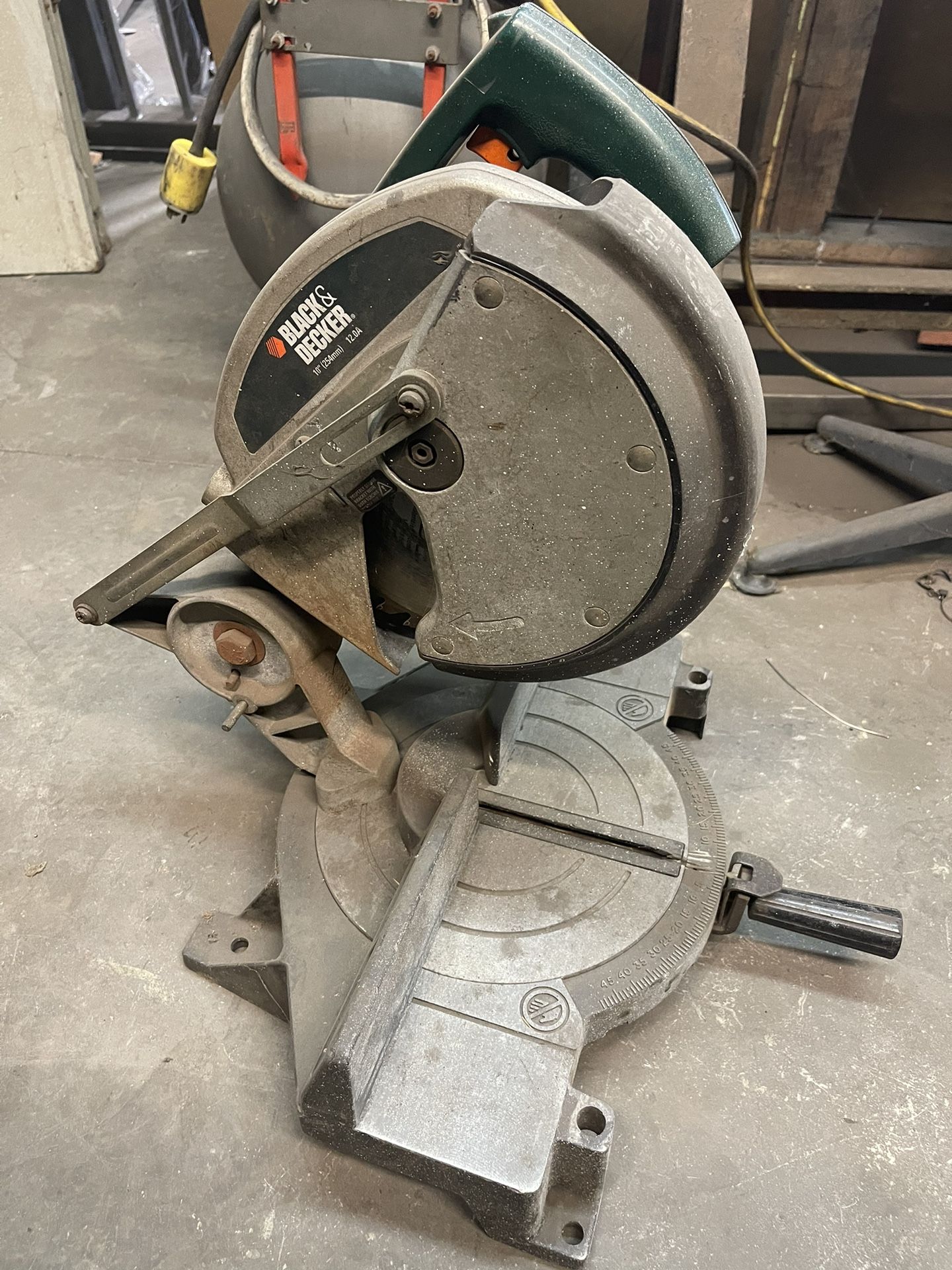 10” Black And Decker Wood Saw