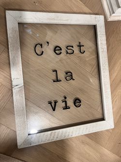 C’est La Vie Sign