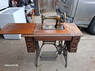 Vintage Singer Sewing Machine 