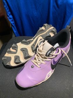 Baseball, softball molded cleats