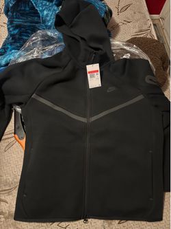 Black Nike tech