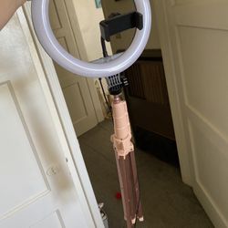 Tripod With Light For Content Creation