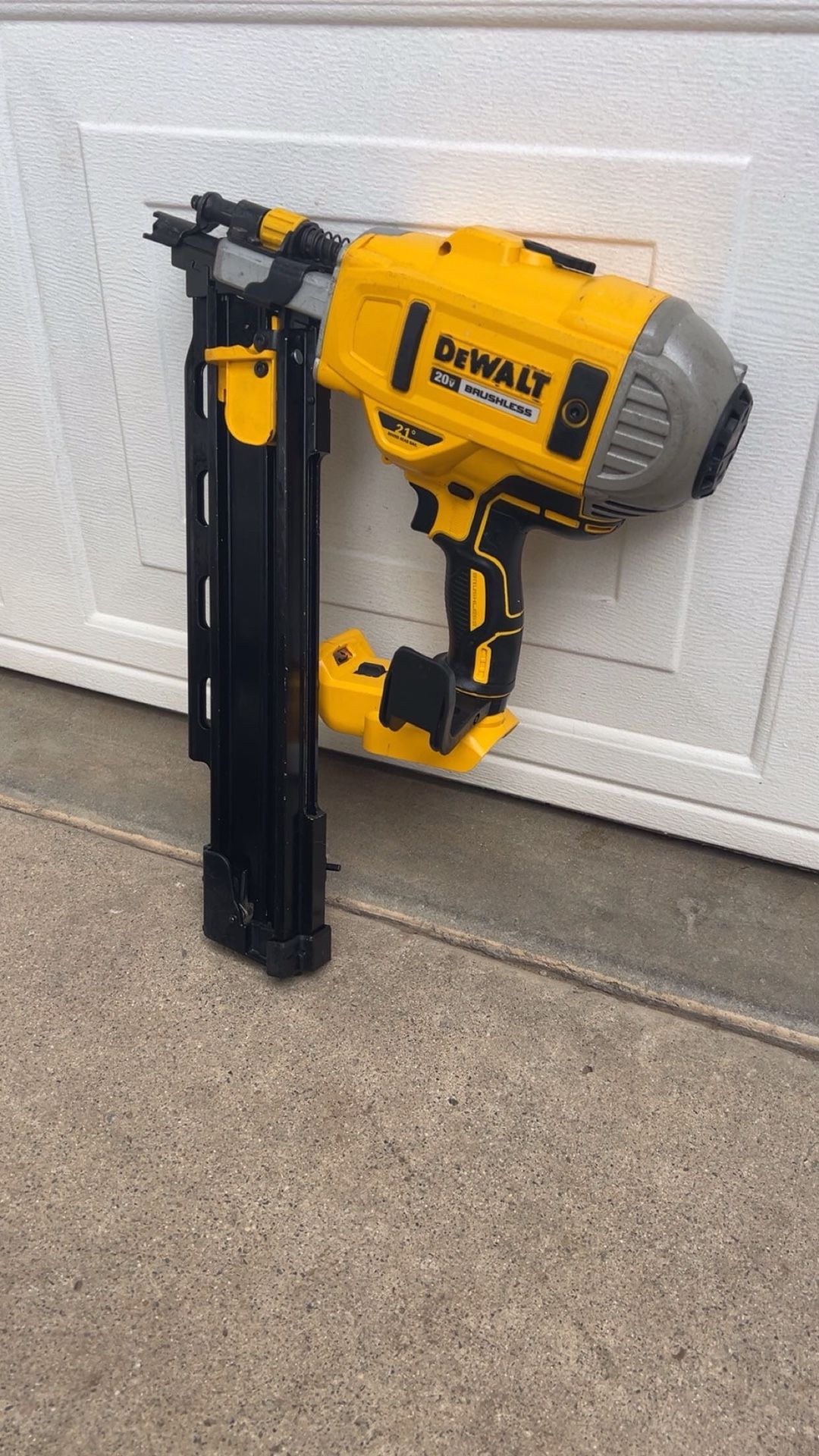 DeWalt 20V MAX Cordless 21 deg Framing Nailer Tool Only 20 V $270