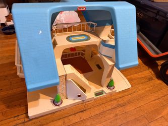 Little tikes house