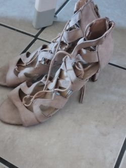Sz 9 women heels