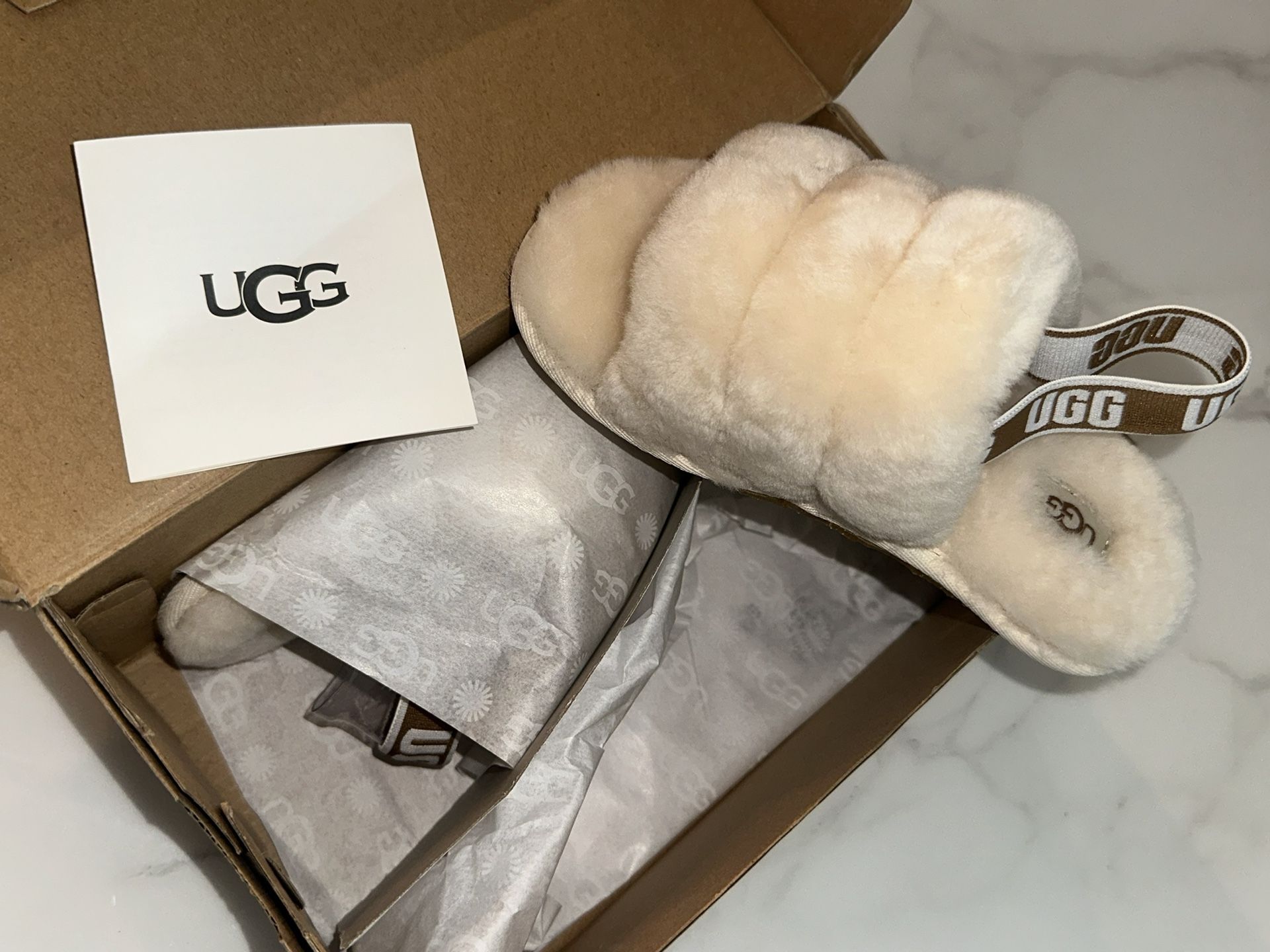 UGG SLIPPERS