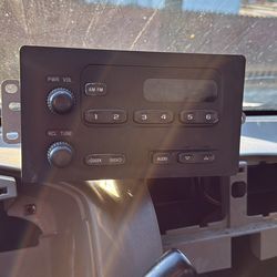 04-12 Chevy Colorado original radio