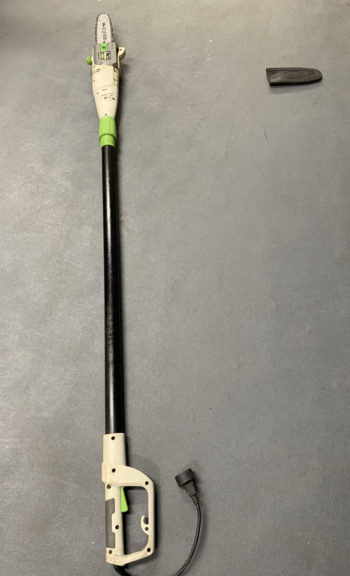 Harbor Freight Extendable Pole Saw Chainsaw Landscaping tree trimming lawn maintenance brush