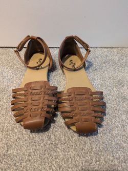 Girls sandals 2Y