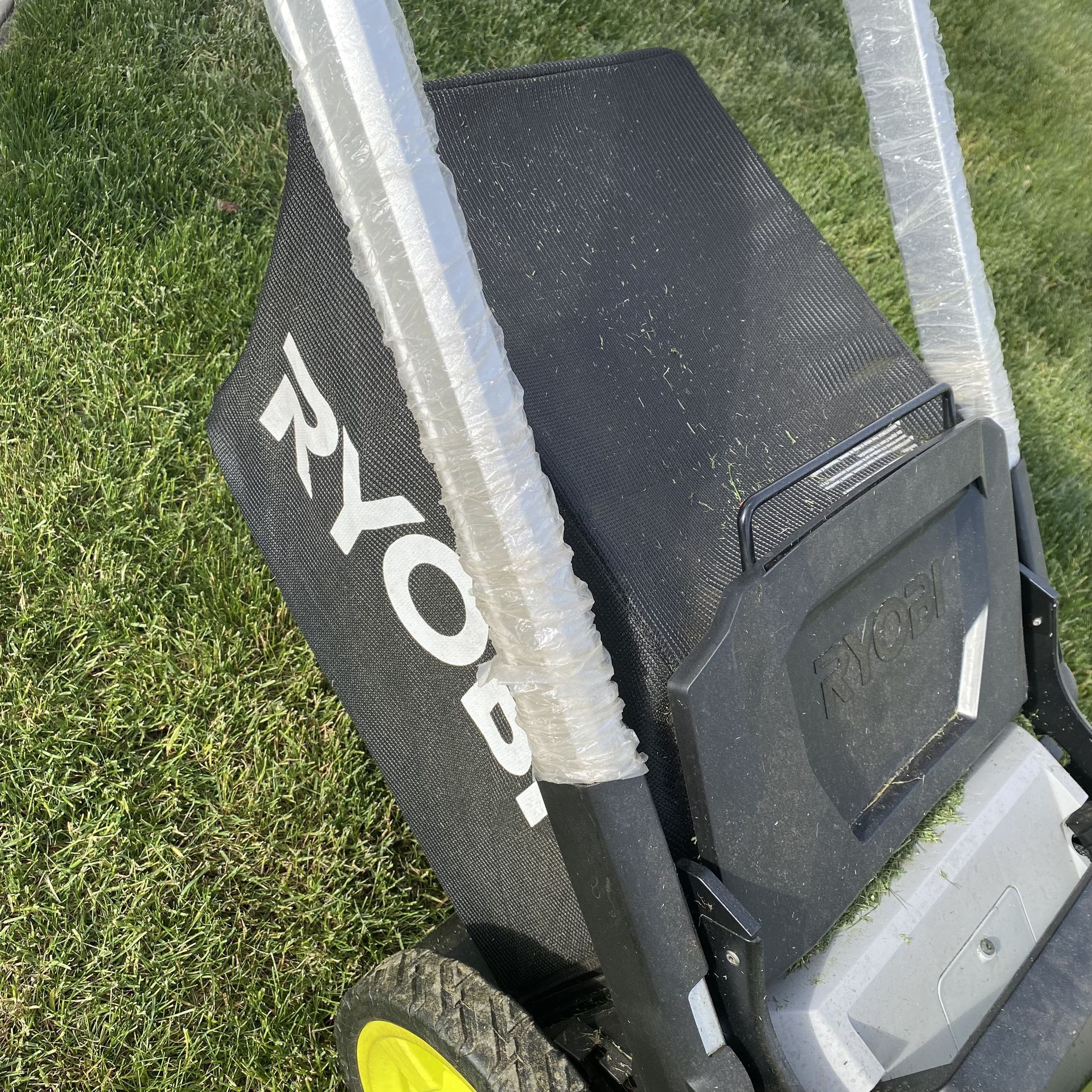 RYOBI RY401140 40V HP 21 in. Cordless Self-Propelled Mower, Battery & Charge
