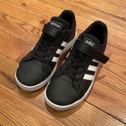 Kids Black Adidas 13.5K