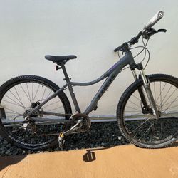 Trek Women s Bike for Sale in Miami FL OfferUp