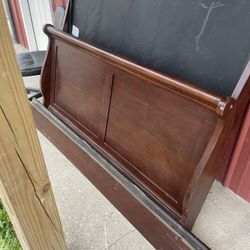 Queen Size Sleigh Bed