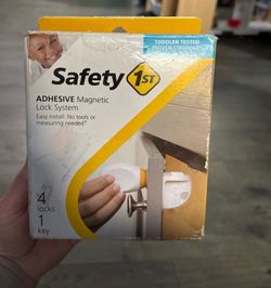 Safety Ist Adhesive Magnetic Lock System - 4 Locks and 1 Key, White, Toddler