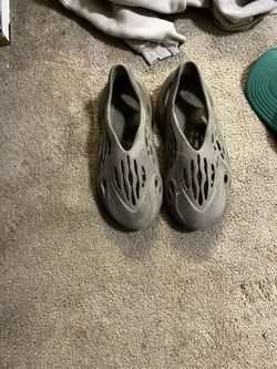 yeezy foam runners $45