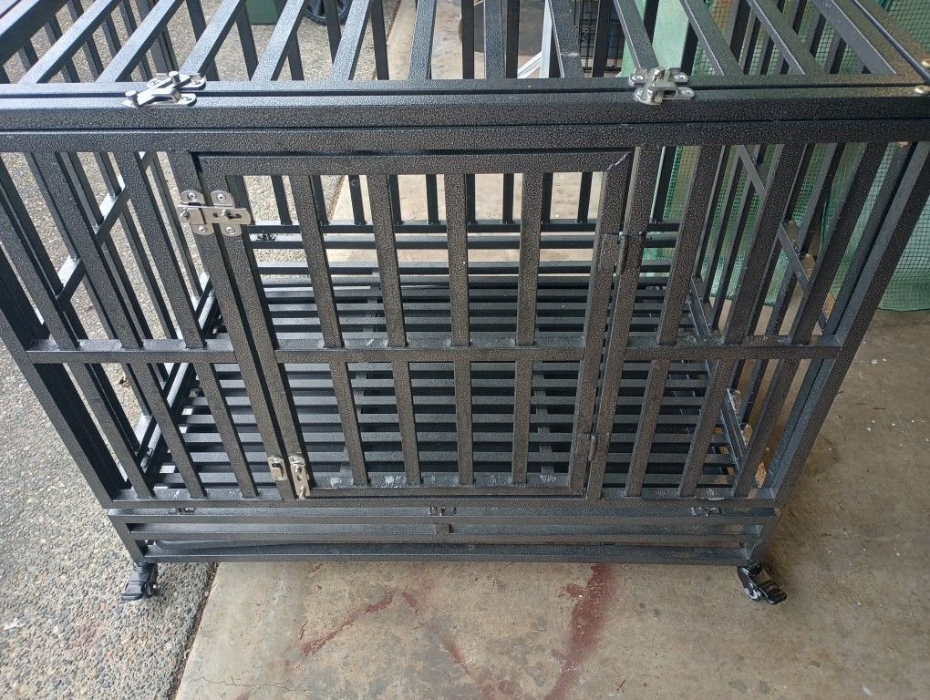 Heavy Duty Metal Dog Crate With Pull Out Tray