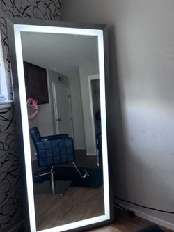 Salon Mirror