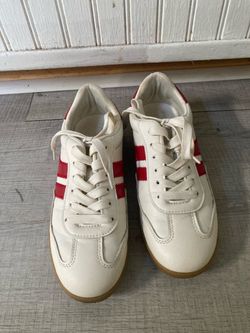 Women adidas shoes size 7 1/2