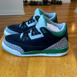 ALMOST NEW CONDITION JORDAN 3 RETRO size 6.5 Y4 will fit size 8 women