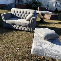 Loveseat And 2 Ottoman 