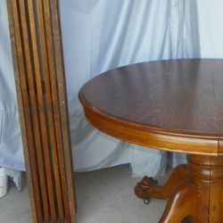 Round Dining Tables 