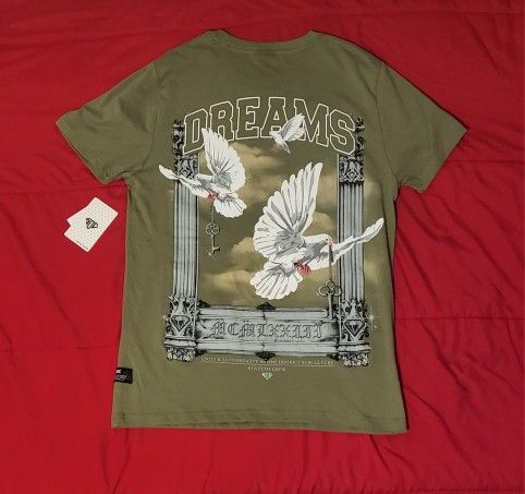 DREAMS Graphic Tee (Brand New w/
Tags and size L)
