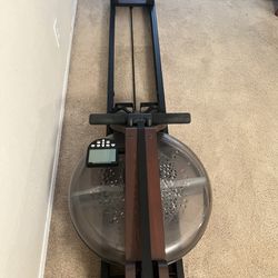 WaterRower - rowing machine with monitor