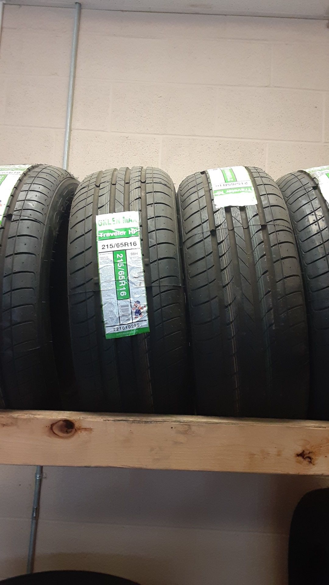 Set of 4 new tires 215/65r16