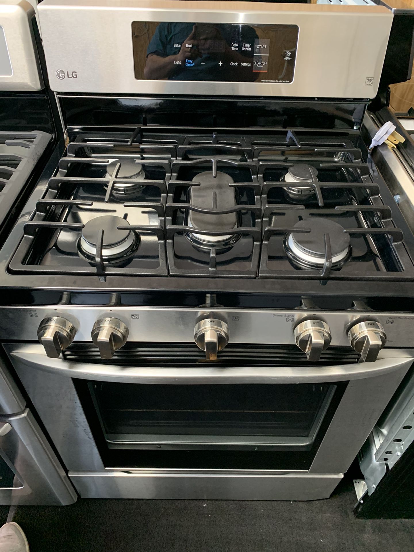 LG Stainless steel gas stove with 90 day warranty