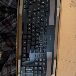 Logitech K750