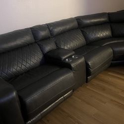 Sectional couch for sale !!!!! $600.00 No Delivery Service Pick Up Only!!!