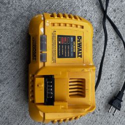 DeWalt DCB118 20V MAX / FlexVolt Fast Charger